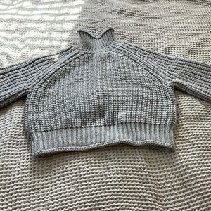H&M chunky, cropped mock neck sweater, size XS